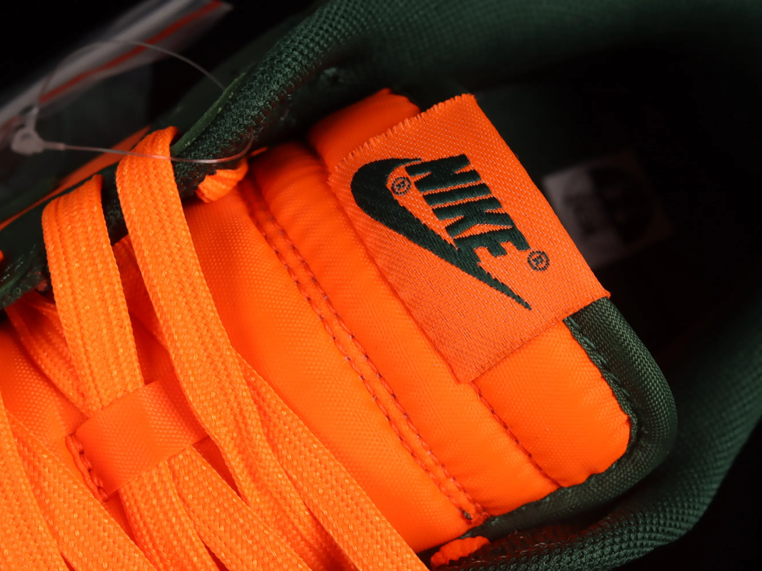 All Categories Nk SB Dunk Series Nk SB Dunk Low Low-top sneakers Nk SB Dunk Low "Miami Hurricanes" Orange-green SB low-top casual sneakers DD1391-300